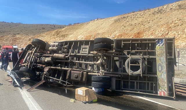 Kontrolden çıkan kamyon devrildi: 1 ölü, 1 yaralı