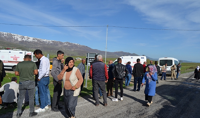 Köy muhtarının aracıyla öğrenci servisi çarpıştı: 10 yaralı