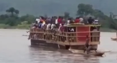 Orta Afrika Cumhuriyeti'nde bot battı: 15 ölü