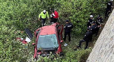 Otomobil 10 metrelik istinat duvarından uçtu: 5 ağır yaralı