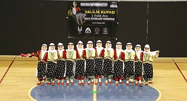 Şanlıurfa'da halk oyunları yarışması renkli görüntülere sahne oldu