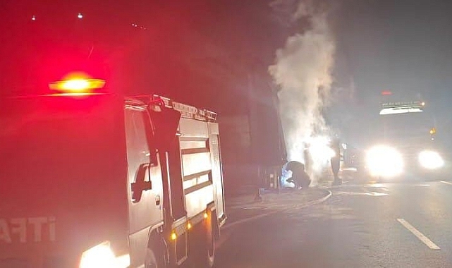 Şanlıurfa'da seyir halindeki tır alev aldı
