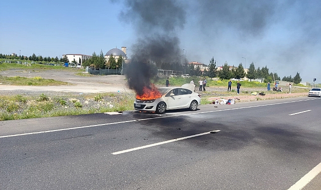 Şanlıurfa'da yanan otomobile pet şişelerle müdahale ettiler