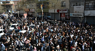 Siverek’te seçim sonuçlarına itiraz eden kalabalığı ilçeye gelen Gülpınar dağıttı