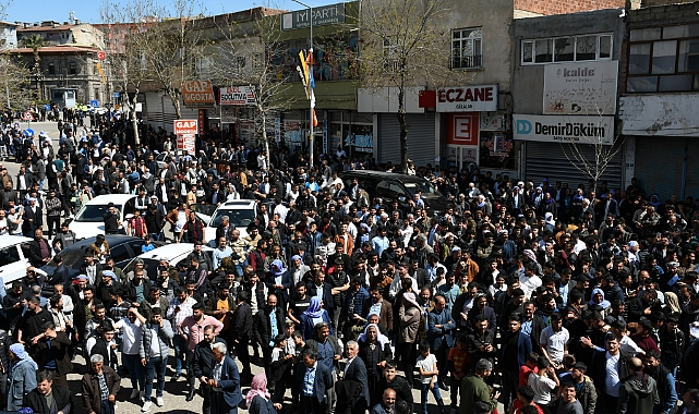 Siverek’te seçim sonuçlarına itiraz eden kalabalığı ilçeye gelen Gülpınar dağıttı