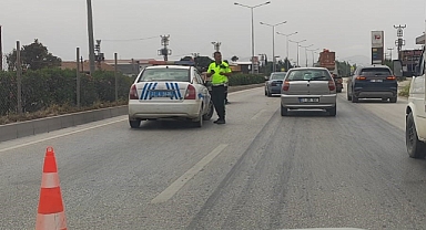 Ters dönen otomobilin sürücüsü yaralandı