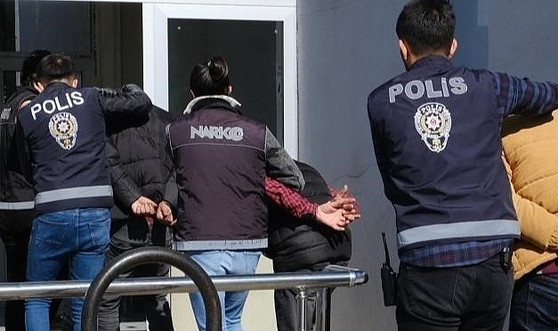 Toplam 29 yıl hapis cezası bulunan 14 kişi yakalandı