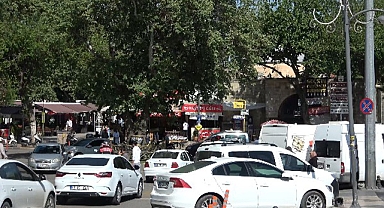 Vatandaşlardan Gülpınar'a çağrı ! Kaldırım işgaline çözüm bulun