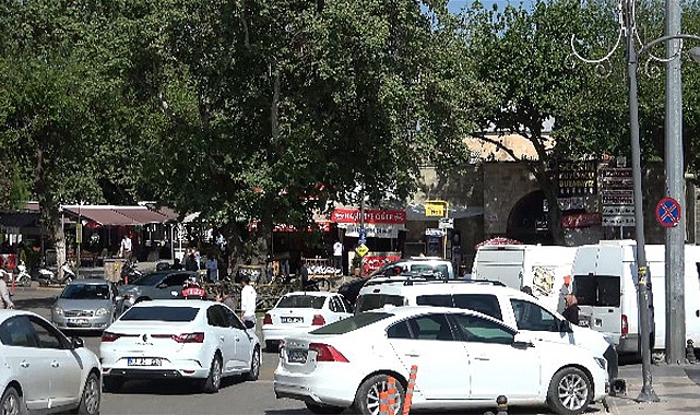 Vatandaşlardan Gülpınar'a çağrı ! Kaldırım işgaline çözüm bulun
