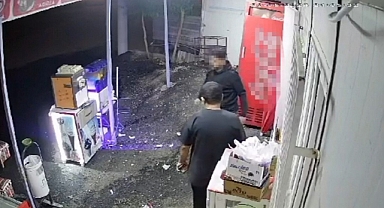 2 kişi sokak ortasında bıçaklandı, saldırı anı kameraya yansıdı