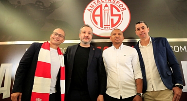 Alex de Souza, Antalyaspor ile 2 yıllık sözleşme imzaladı