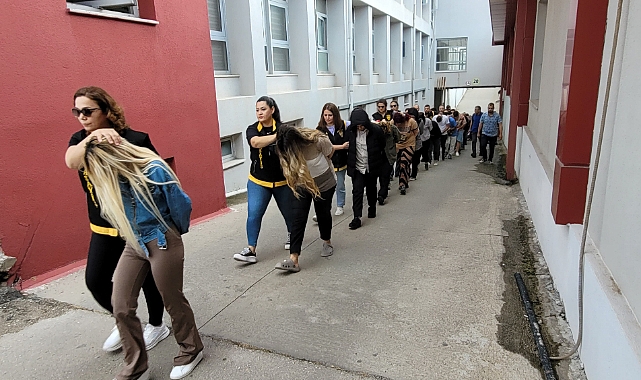 Çıplak fotoğraf şantajı ve ürün satma vaadiyle dolandırıcılığa 18 tutuklama