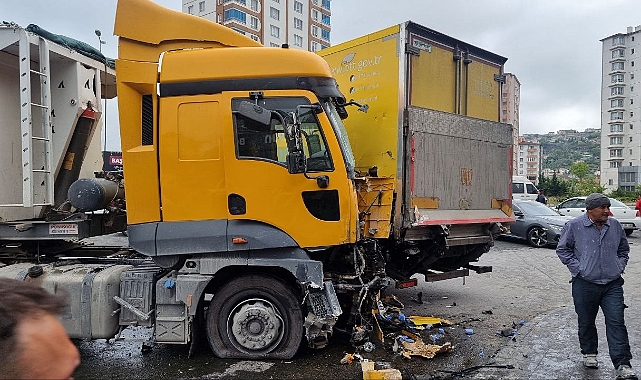 Duramayan tır, 5 aracı biçti: Çok sayıda yaralı var