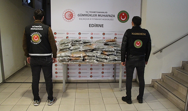 Gümrük Muhafaza ekipleri uyuşturucuya geçit vermiyor