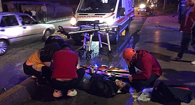 Hafif ticari araç ile motosiklet çarpıştı: 2 yaralı