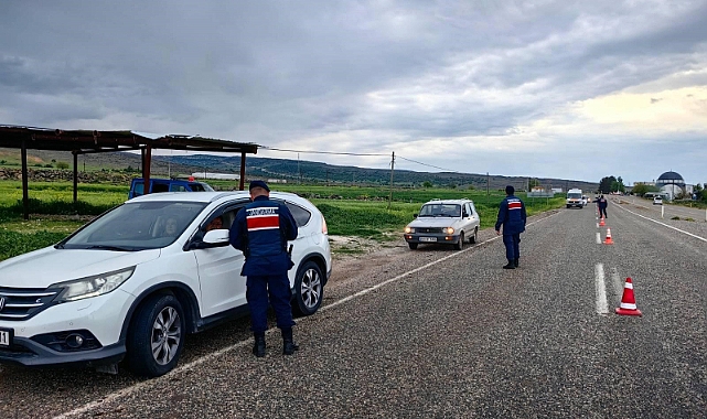 Jandarmadan huzurlu sokaklar uygulaması: 128 aranan şahıs yakalandı