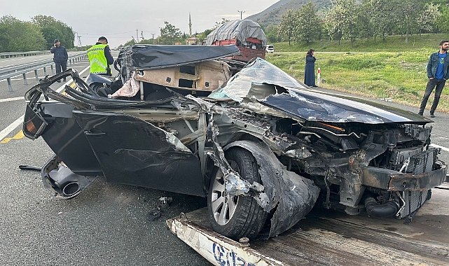 Kamyon ile otomobil çarpıştı: 4 yaralı