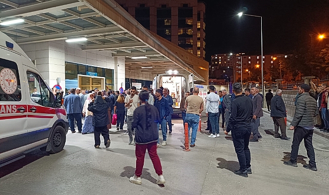 Minibüs şarampole yuvarlandı: 1'i ağır, 3 yaralı