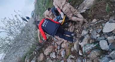 Minibüs şarampole yuvarlandı: 1 ölü, 11 yaralı