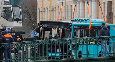 Nehre uçan otobüste 7 kişi öldü