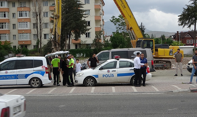 Otomobil yayalara çarptı: 2 yaral