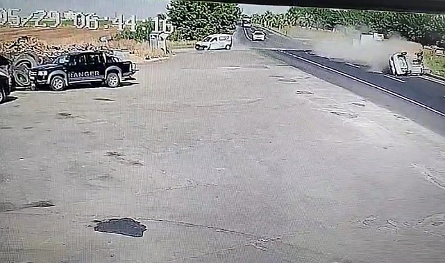 Şanlıurfa'da 3 kişinin yaralandığı kaza anı kamerada