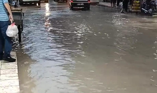 Şanlıurfa'da gece saatlerinde sağanak yağış