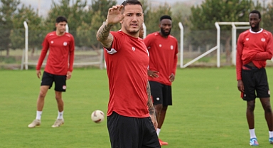 Sivasspor'da Rey Manaj takımla çalıştı