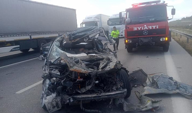 Tır otomobile çarptı: 1 ölü, 2 yaralı