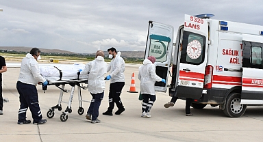 Umre’de rahatsızlanan vatandaş ambulans uçakla yurda getirildi