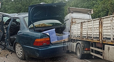 Urfa plakalı tırın dorsesi otomobili biçti! Yaralılar var