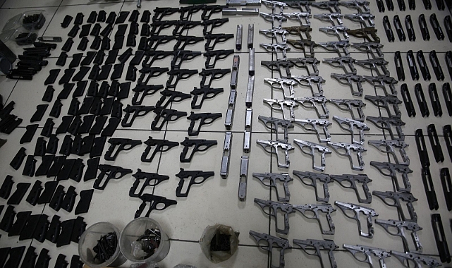 Yasa dışı silah ticaretine yönelik operasyon! 121 ruhsatsız tabanca ele geçirildi