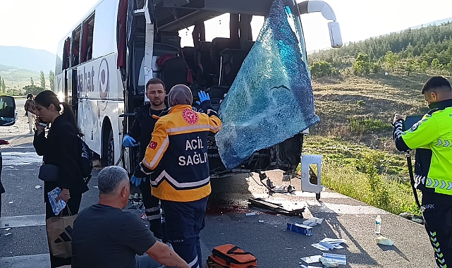 Yolcu otobüsü kamyonetle çarpıştı: Çok sayıda yaralı