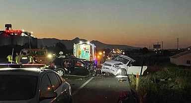 2 otomobil çarpıştı: 4 ölü, 2 çocuk yaralı