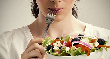 Açlık süresini aşırı uzatmak sağlıklı mı? Uzmanı açıkladı