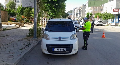 Aranan 6 şüpheliyi yakaladı