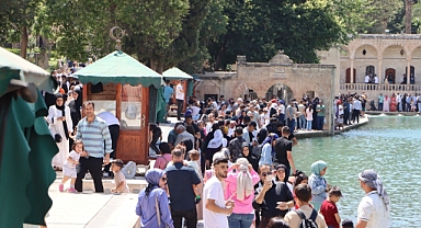 Bayram tatilinde Balıklıgöl'e ziyaretçi akını