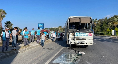 Belediye ve otel personelini taşıyan araçlar çarpıştı: 6 yaralı
