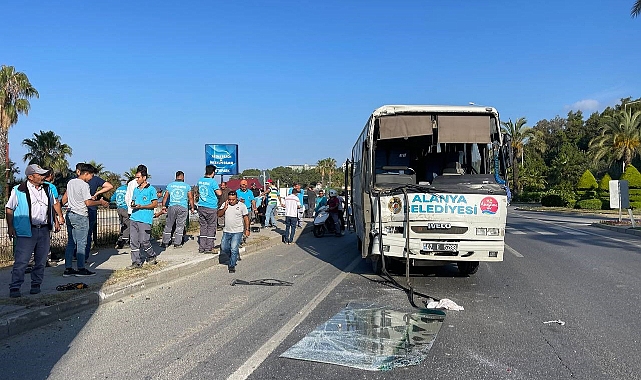 Belediye ve otel personelini taşıyan araçlar çarpıştı: 6 yaralı