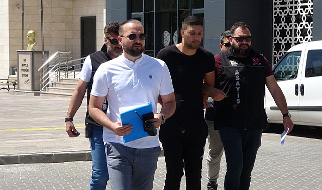 Cinnet geçiren damat kayınpederini öldürdü, eşini ve 3 kişiyi yaraladı