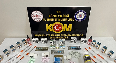 Cinsel içerikli ilaçlar polis baskınında ele geçirildi: 2 gözaltı