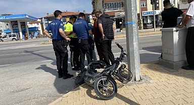 Elektrikli bisiklet ile otomobil çarpıştı: 1 yaralı