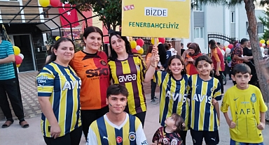 Galatasaray ve Fenerbahçeli minikler 24. şampiyonluğu birlikte kutladı