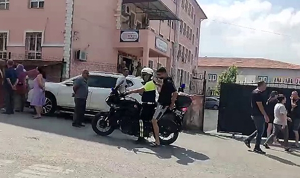 Kimliğini unutan ve sınava geç kalan adayların imdadına polis ekipleri yetişti