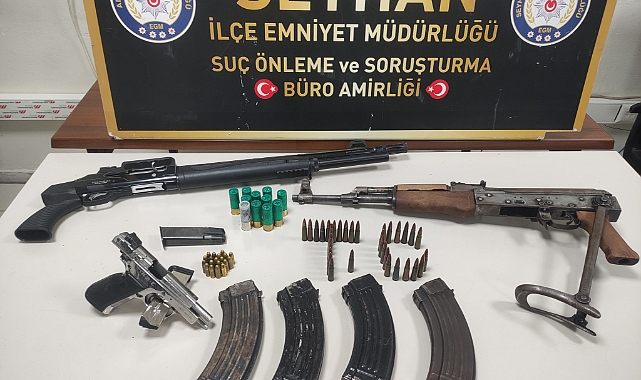 Mühür bozma suçundan aranıyordu, evinde cephanelik çıktı