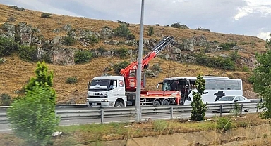 Otobüsünün tırla çarpıştığı kazada 14 kişi yaralandı