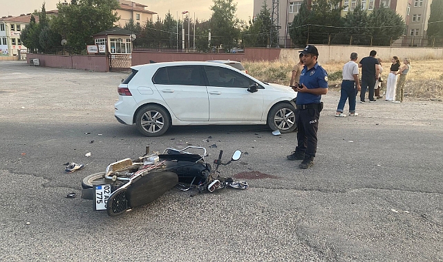 Otomobille motosiklet çarpıştı: 1 ağır yaralı