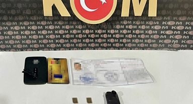 Sınava kopya düzeneğiyle girmeye çalışan kişiler yakalandı