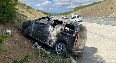 Takla atan hafif ticari araç 30 metre sürüklendi: 3'ü çocuk 5 yaralı
