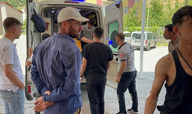 Tarım aracı devrildi! Çok sayıda yaralı